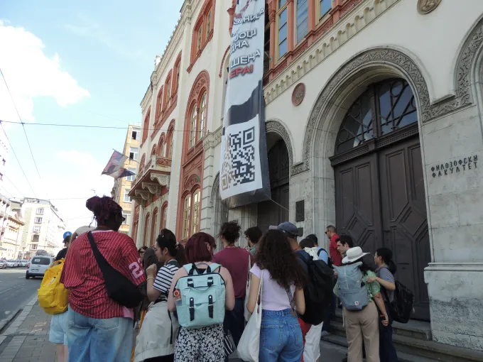 students in the walking tour in Studentski trg Belgrade 