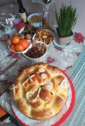 Serbian Christmas Bread: Česnica