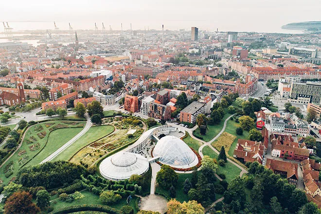 Aarhus and the greenhouses at the Botanical Garden. Photo: ©Kasper Hornbæk/VisitAarhus