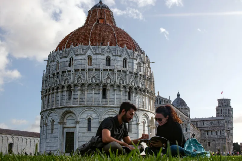 Students in front of the leaning Tower in Pisa