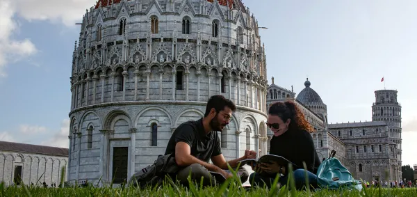 Students in front of the leaning Tower in Pisa