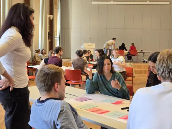 Students working together in groups at Humboldt Universität.