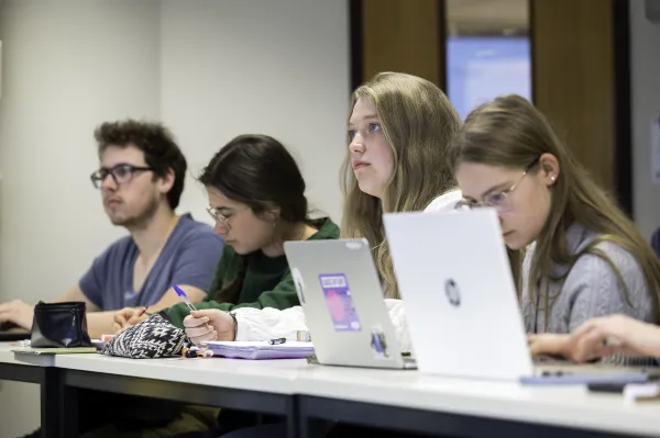 Students in class - UCLouvain © Nicolas Leurident